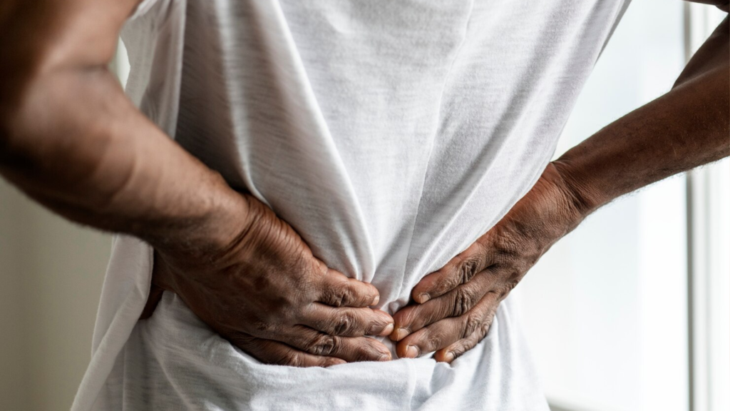 Dor na Lombar pode acometer pessoas de qualquer idade, incluindo crianças e adolescentes, mas é mais comum entre os 50 e os 55 anos. Dr Andre Marques